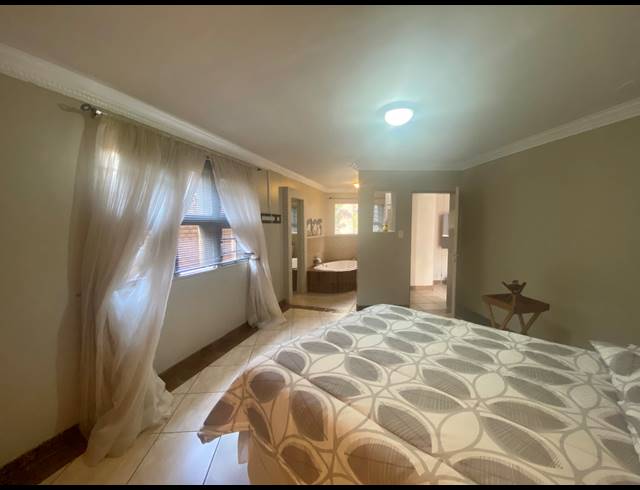 4 BEDROOM HOUSE TO LET IN MEER EN SEE